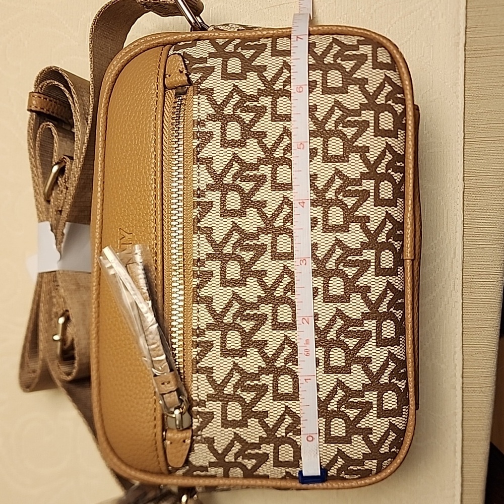 NWT DKNY Crossbody Bag - Picture 8 of 11